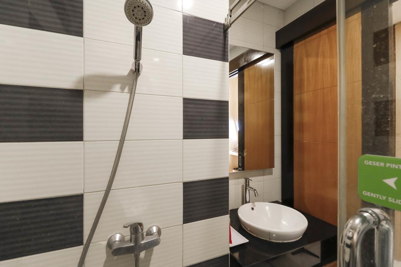 Reddoorz Near Roxy Hotell Jakarta Exteriör bild