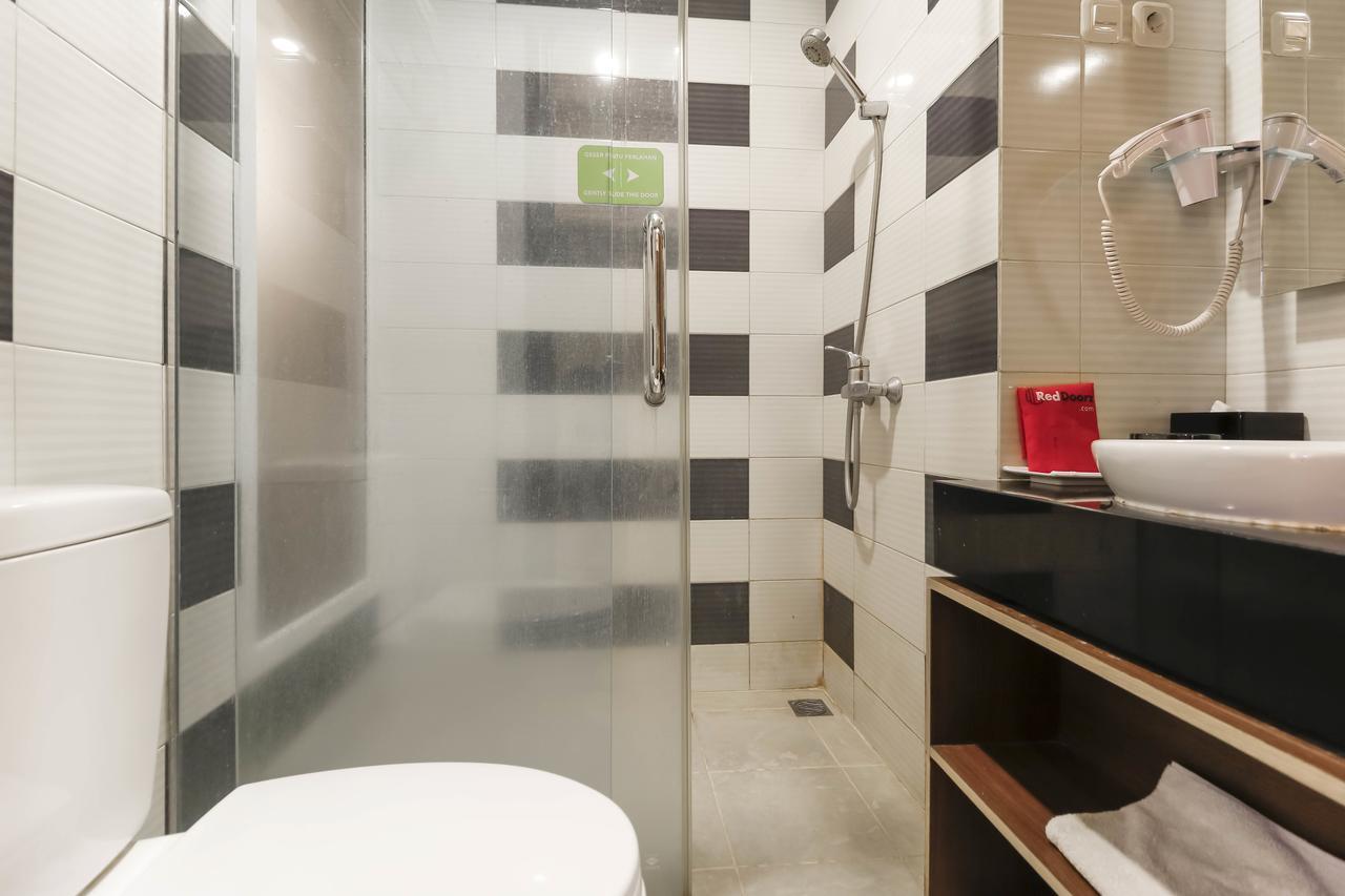 Reddoorz Near Roxy Hotell Jakarta Exteriör bild