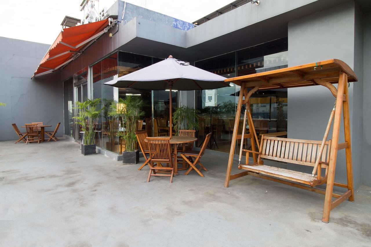 Reddoorz Near Roxy Hotell Jakarta Exteriör bild