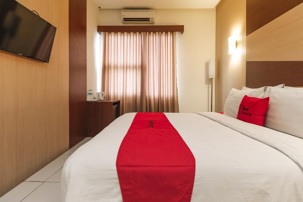 Reddoorz Near Roxy Hotell Jakarta Exteriör bild